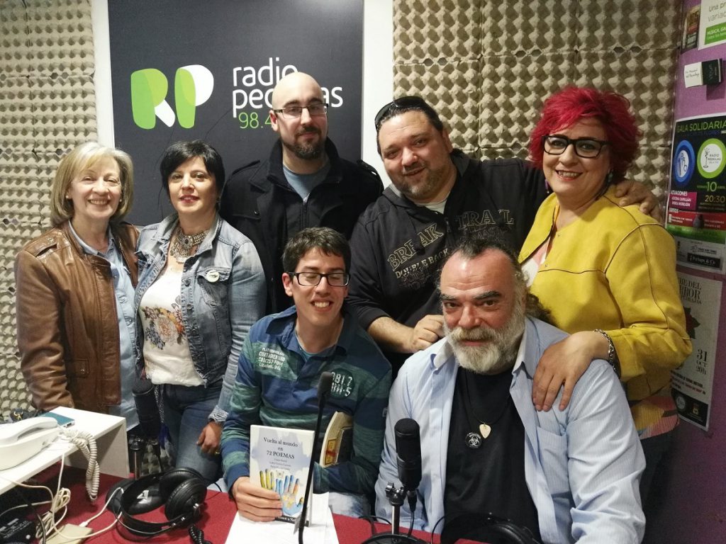 voluntarios de ACLAFEBA y equipo de Radio Pedrajas